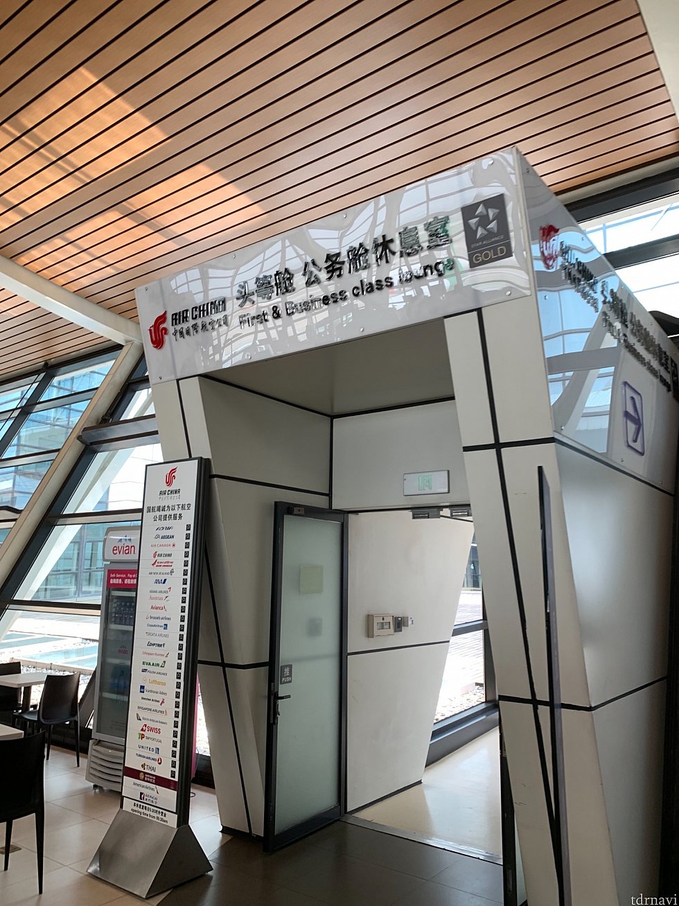 浦東空港のラウンジはユナイテッド航空のラウンジが利用出来ますが、プライオリティパスをお持ちであれば77番ラウンジが以前よりも拡大されたので、そちらの方が落ち着けます…
