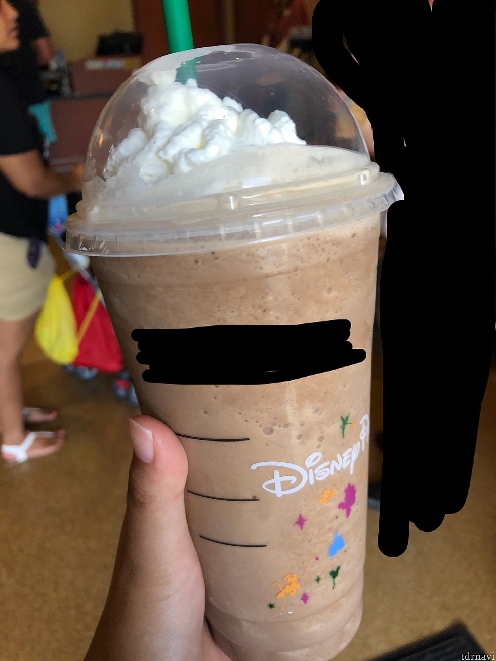 HSのスタバでスナック1ポイント。このチョコレートフラペチーノは日本にはないらしいと現地の友達に言われて頼んだら美味しかったです!