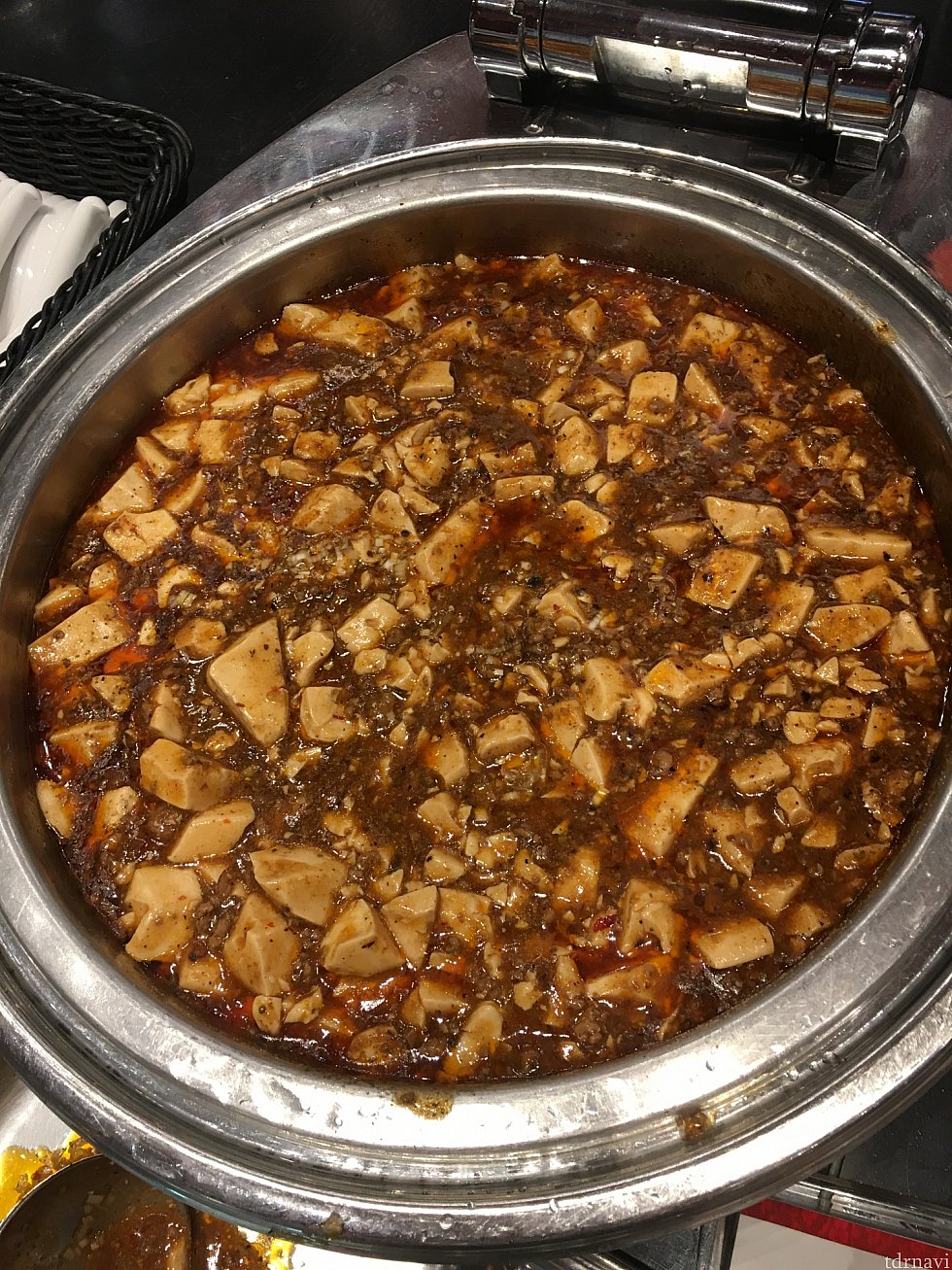 麻婆豆腐が黒胡椒がきいていて美味しいです♪