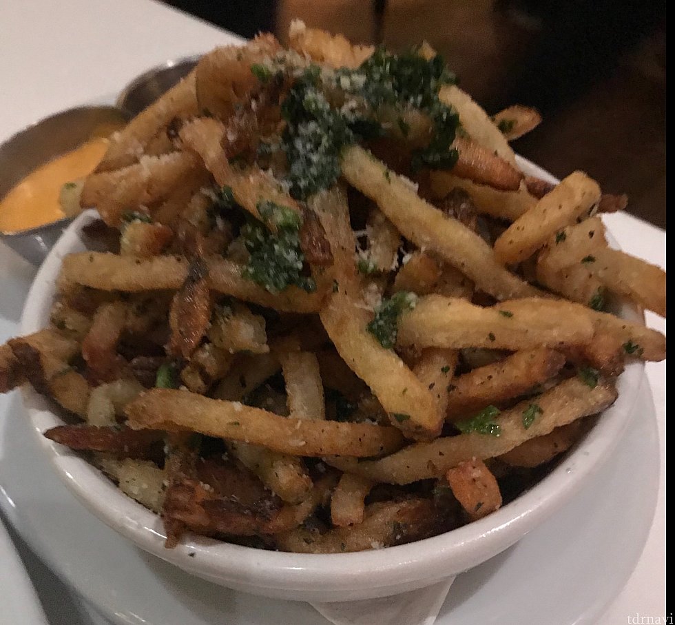 French fry。こちらもアメリカの少し高めのステーキハウスではおなじみのトリュフをまぶしたもの。
香りも良く美味しいです!