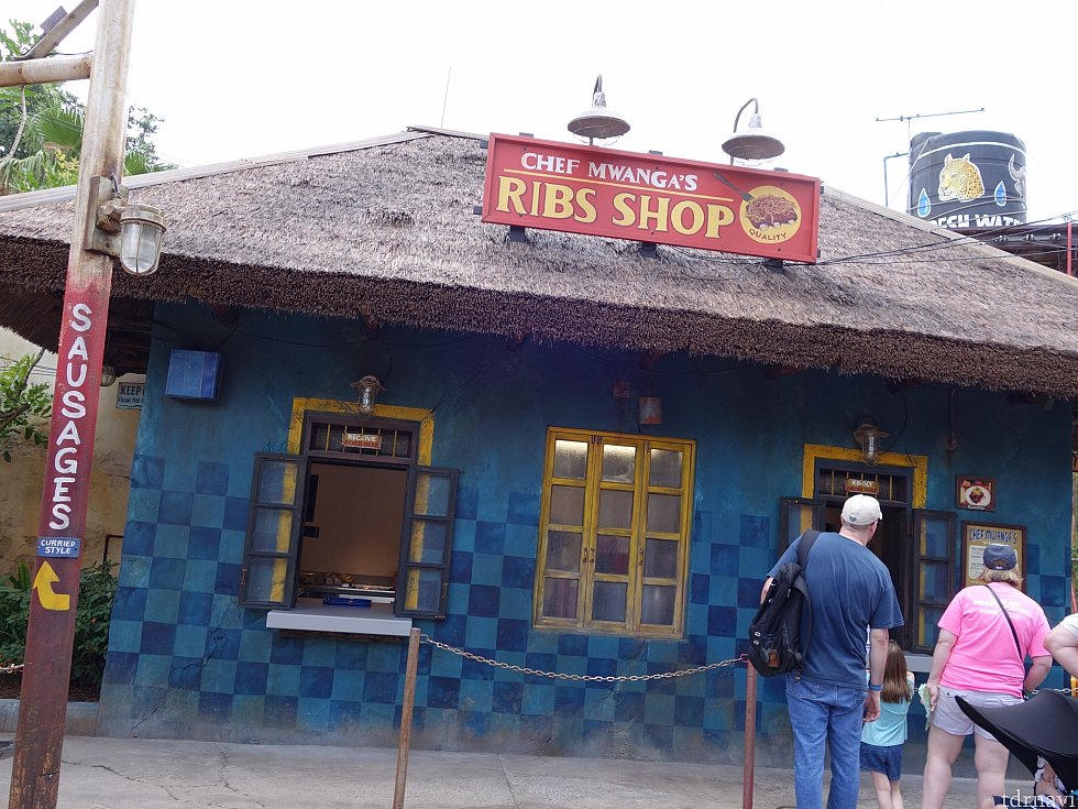 迫力満点なお肉は「CHEF MWANGA'S RIBS SHOP」で購入できます。