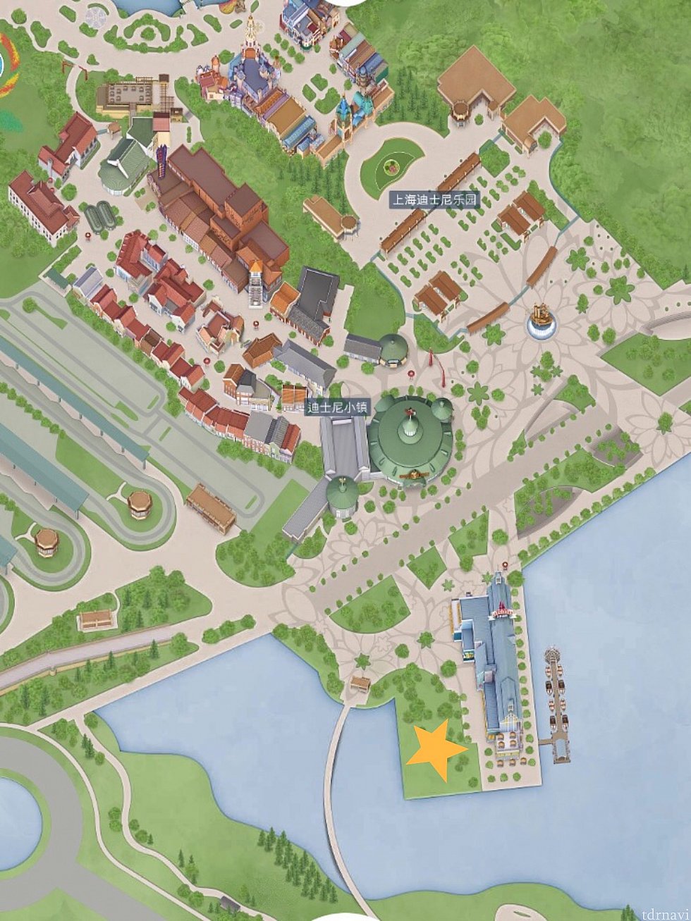 ディズニータウンの湖となり、☆印の湖畔広場。