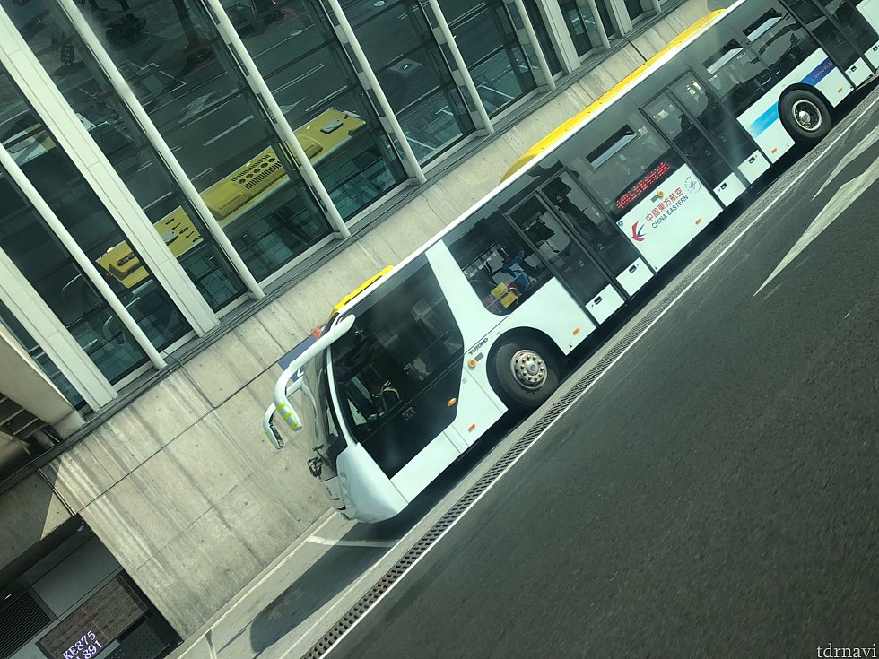 こんなバスで移動でした!