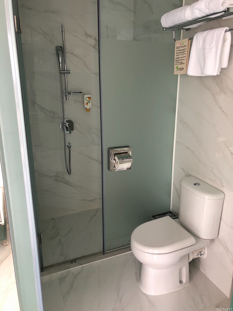トイレとシャワーはこんな感じ。