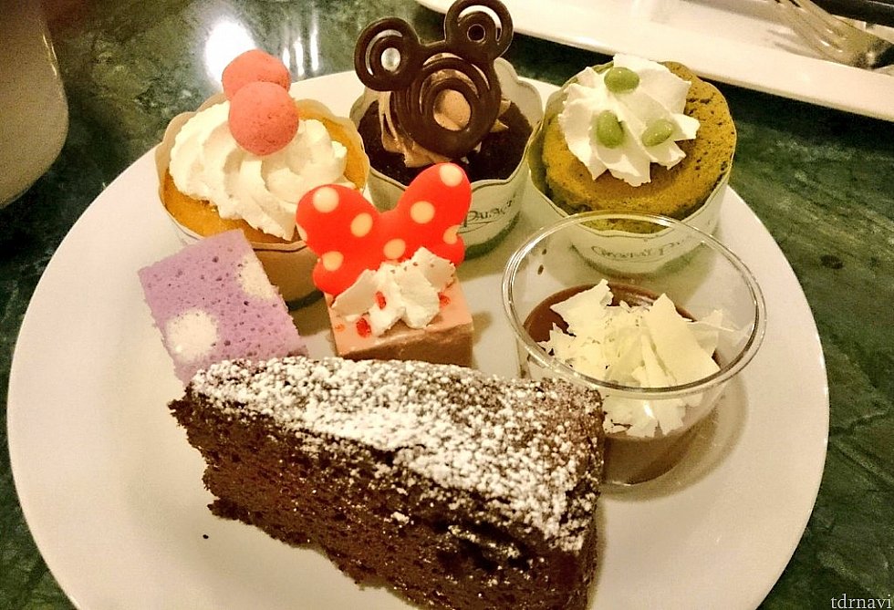 デザートは全力で食べます
