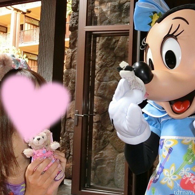 私のミニーちゃんにお鼻でちゅっ♡