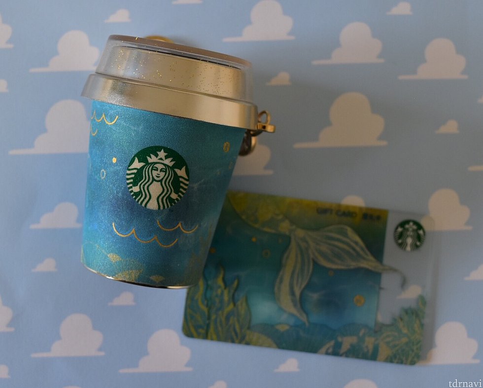 ミニタンブラーはスタンプとマスキングテープが内蔵されてます!
スタバカードもゲット!
でも、中国のスタバカードはチャージ式じゃないので注意💦それを知らずに買ってしまった💦でも集めてるから仕方ない😭