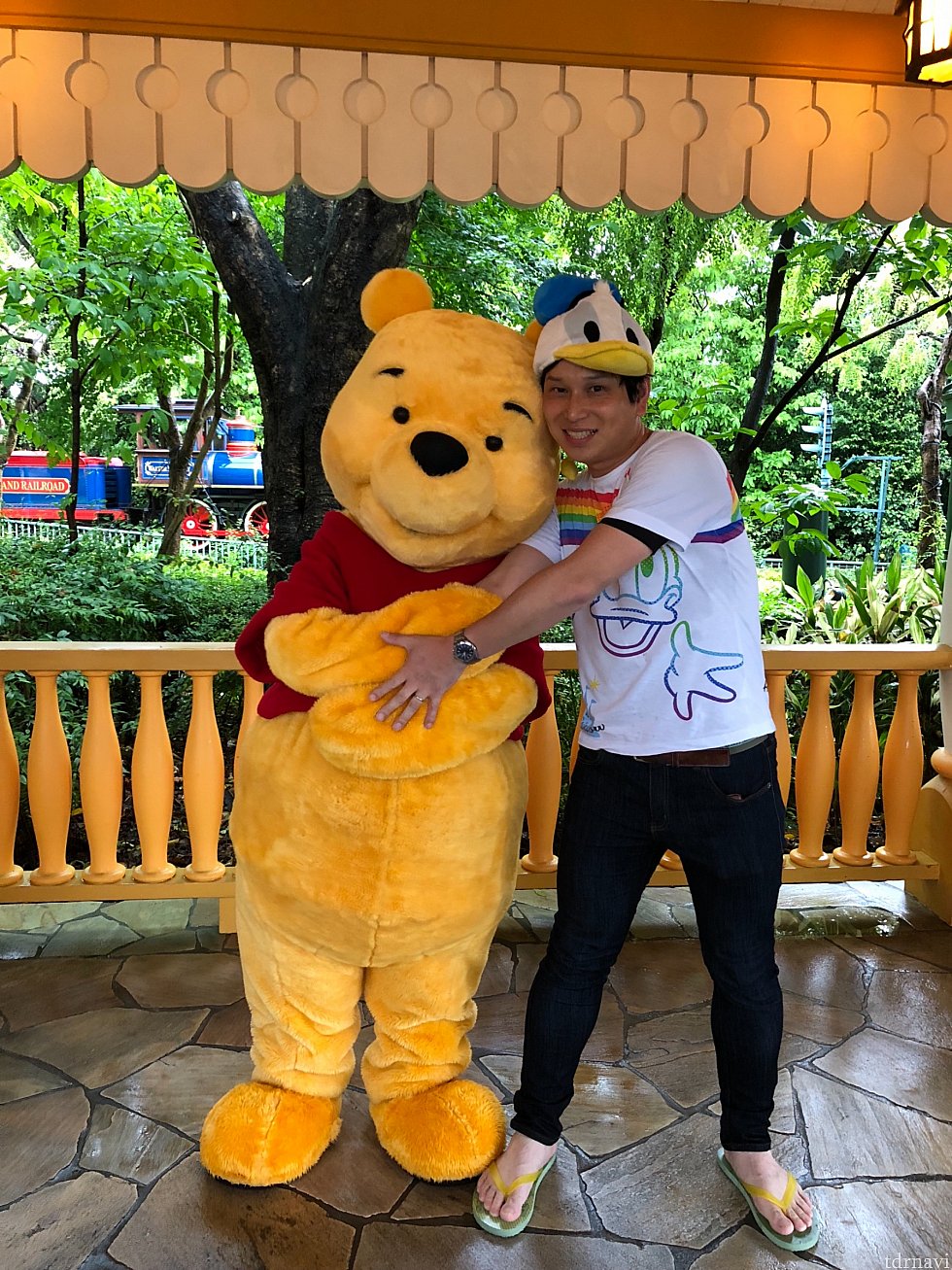 ファンタジーランドも意外と穴場!
雨でもやってるんですね!
プーさんも暇してました笑