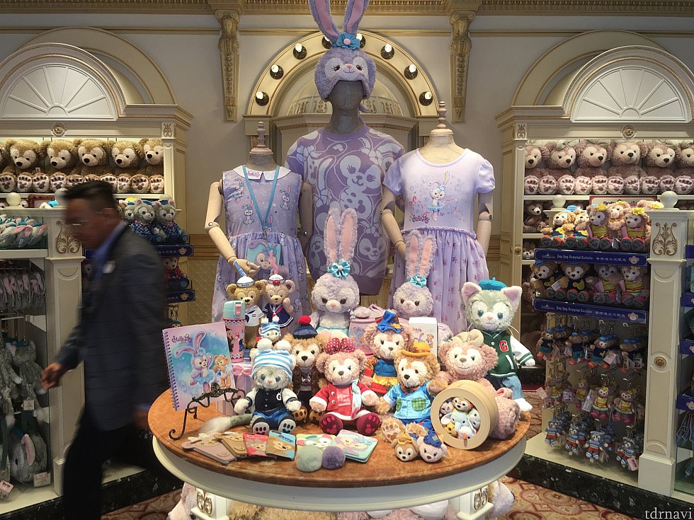 店内には今後発売予定の商品の展示が!冬物グッズとか、早すぎ…!!