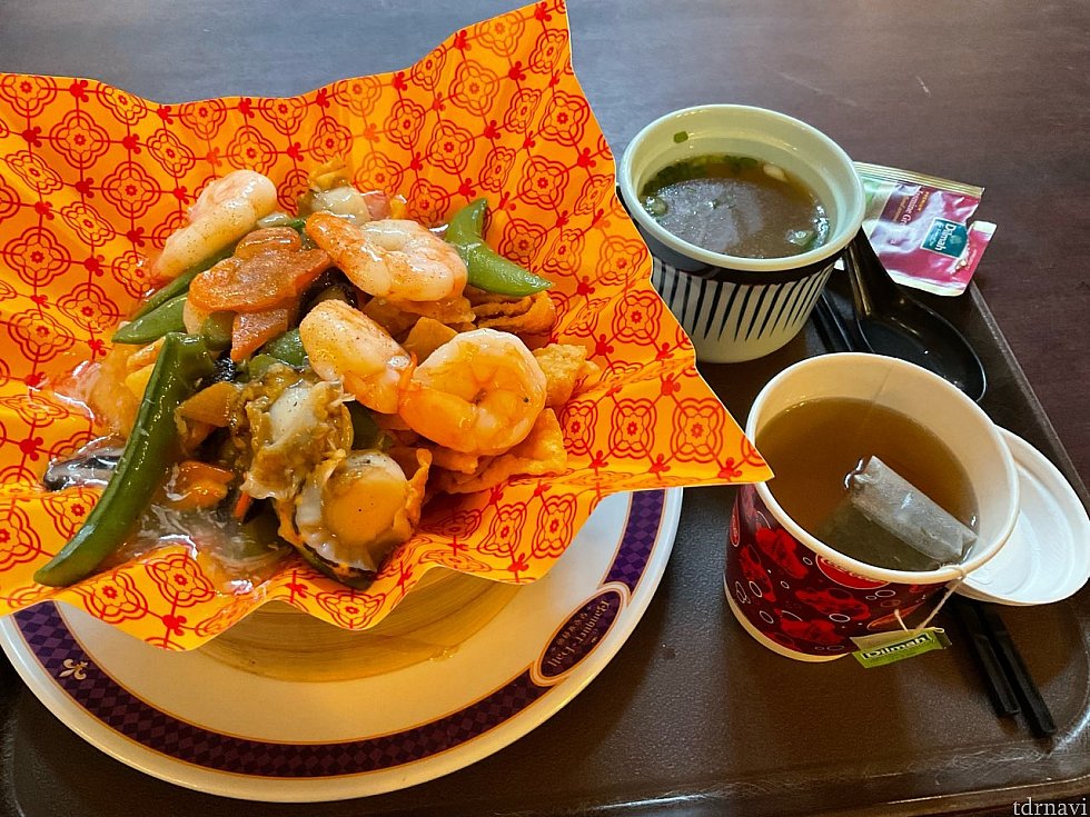 ちなみにドリンクだけでなくスープもついてきます。結構ボリュームのあるメニューでした！