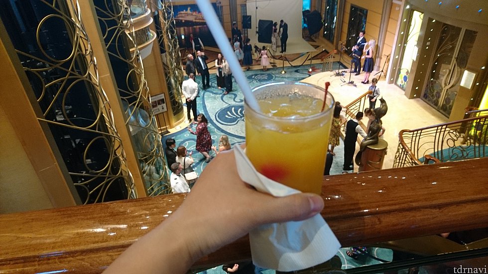 フォーマルナイトの日はドリンクがいただけます♪
ビールやカクテルなど無料です😁