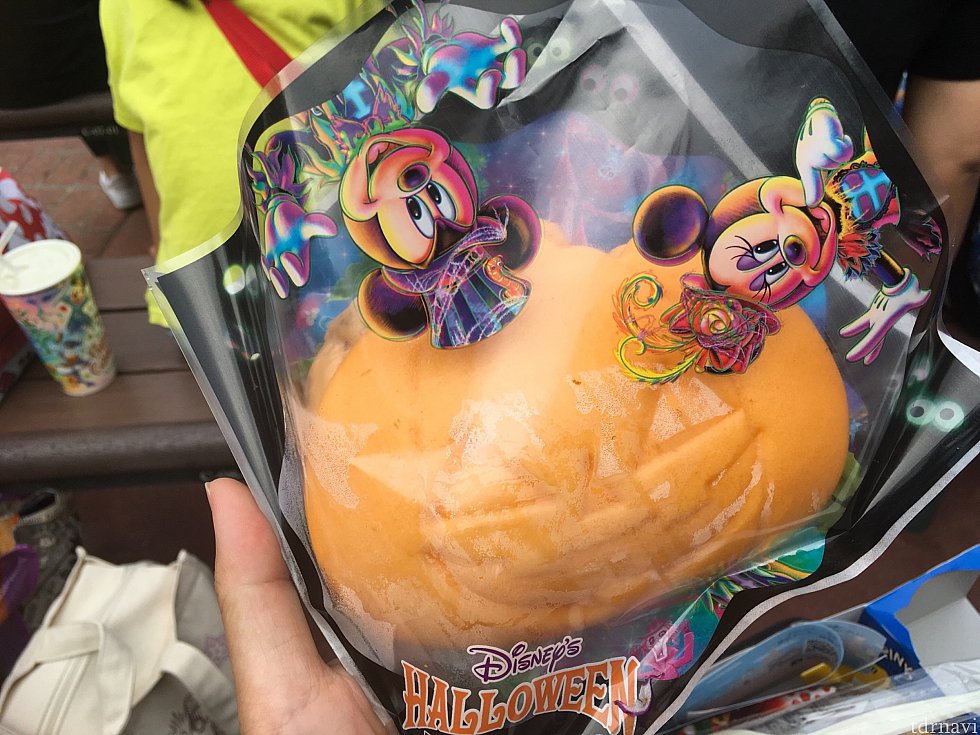 こちらがスペシャルセットのパオ。かなり鮮やかな色合い!包装紙もかわいいですね!