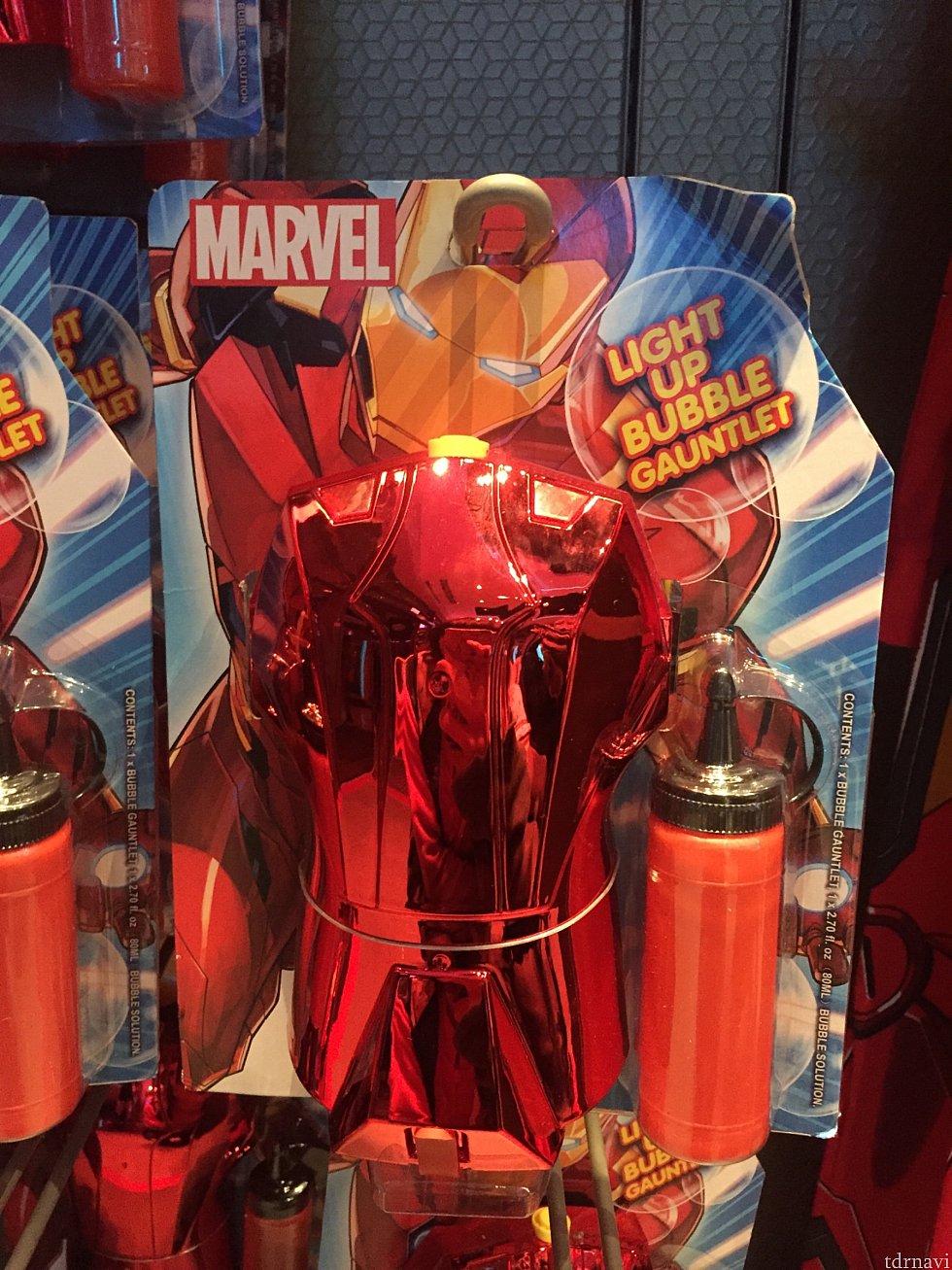 アイアンマン🤖
Light up bubble gauntlet!!!なかなかの本格仕様で男の子の心をくすぐること間違いないBUBBLE TOYです!!