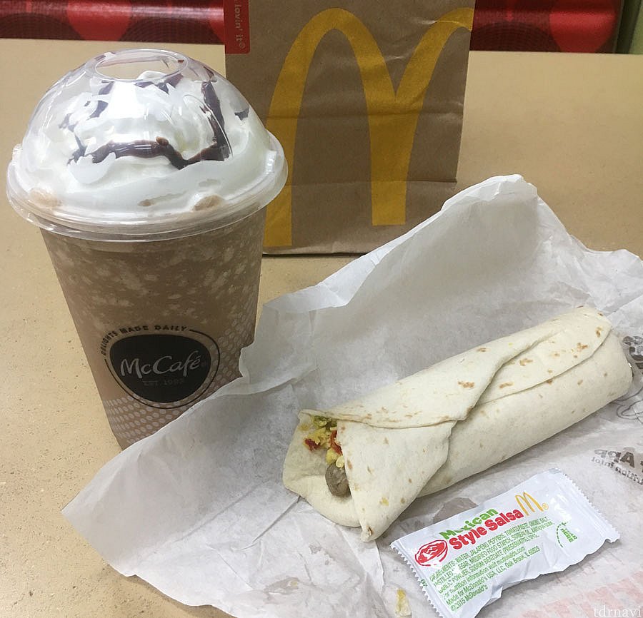何か買ったらマックカフェ無料クーポンで、ソーセージブリトー(1ドル)を買ってマックカフェ無料。