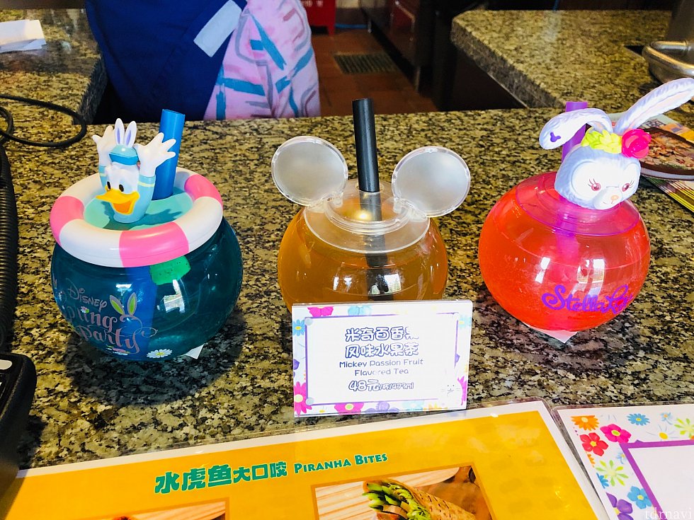 サンドの店頭に売ってある、ドリンクボトル48元。