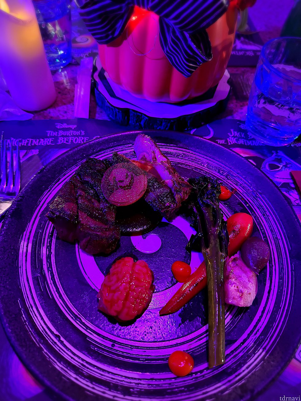 メインは肉か魚が選べました、お肉柔らかくて美味しかった