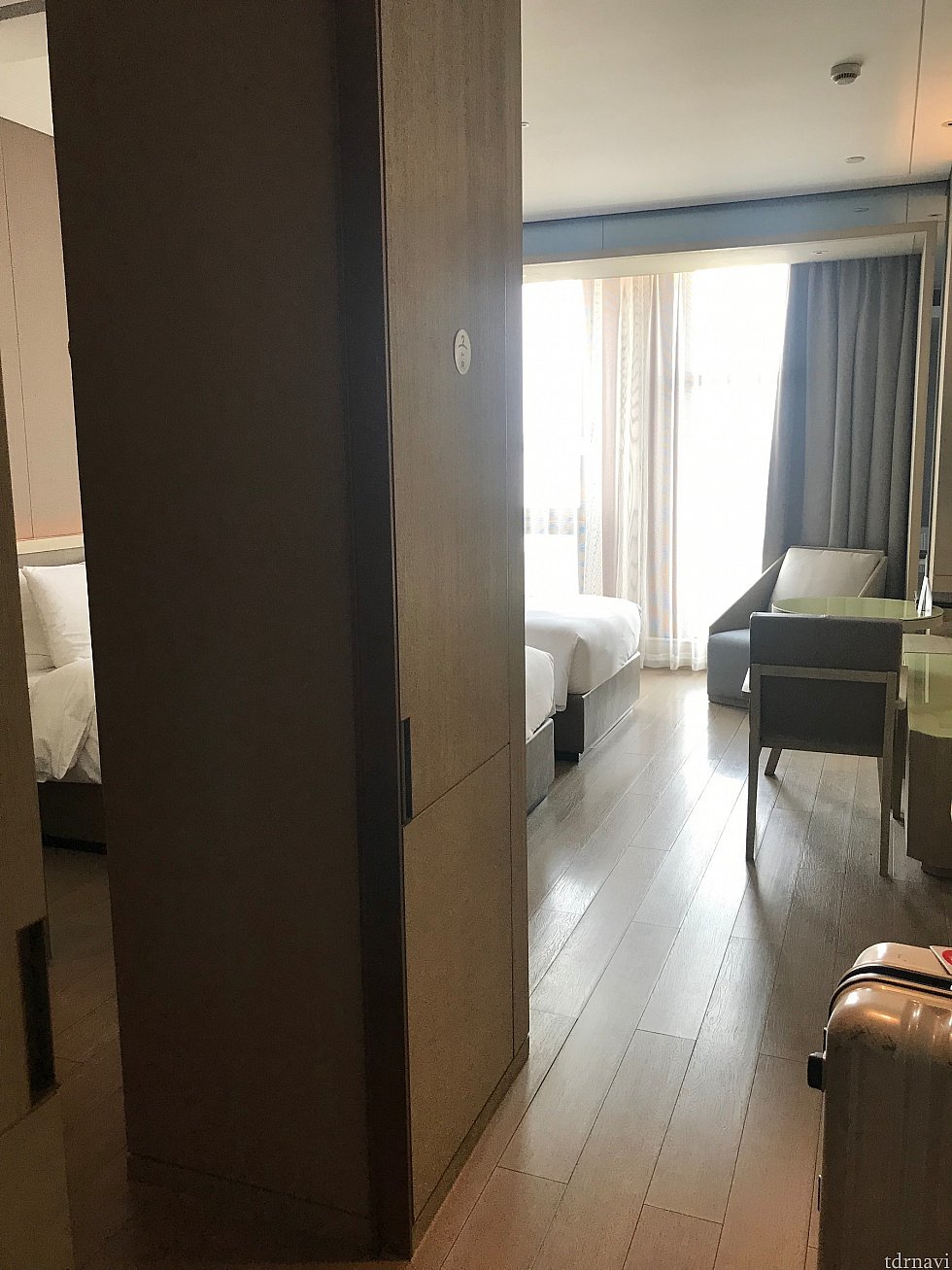 玄関付近から。