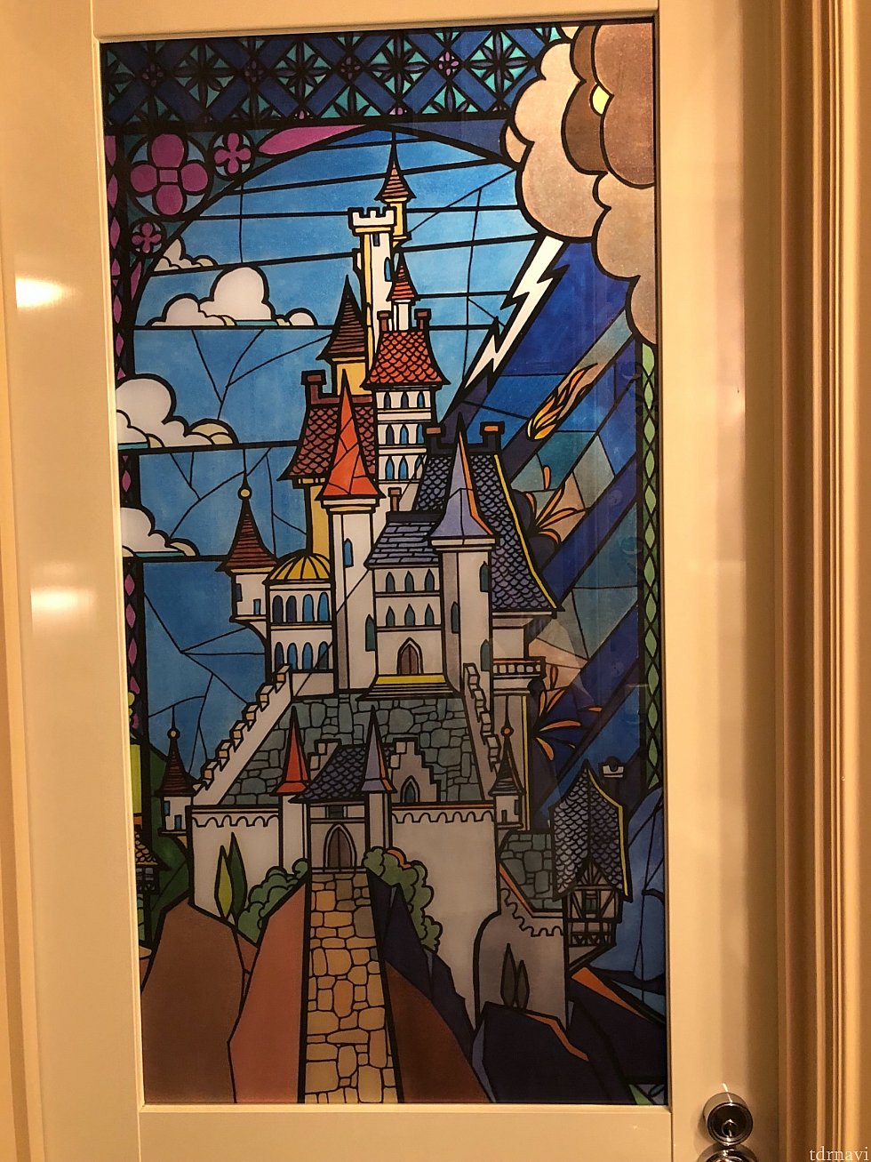 トイレのドアの絵柄です