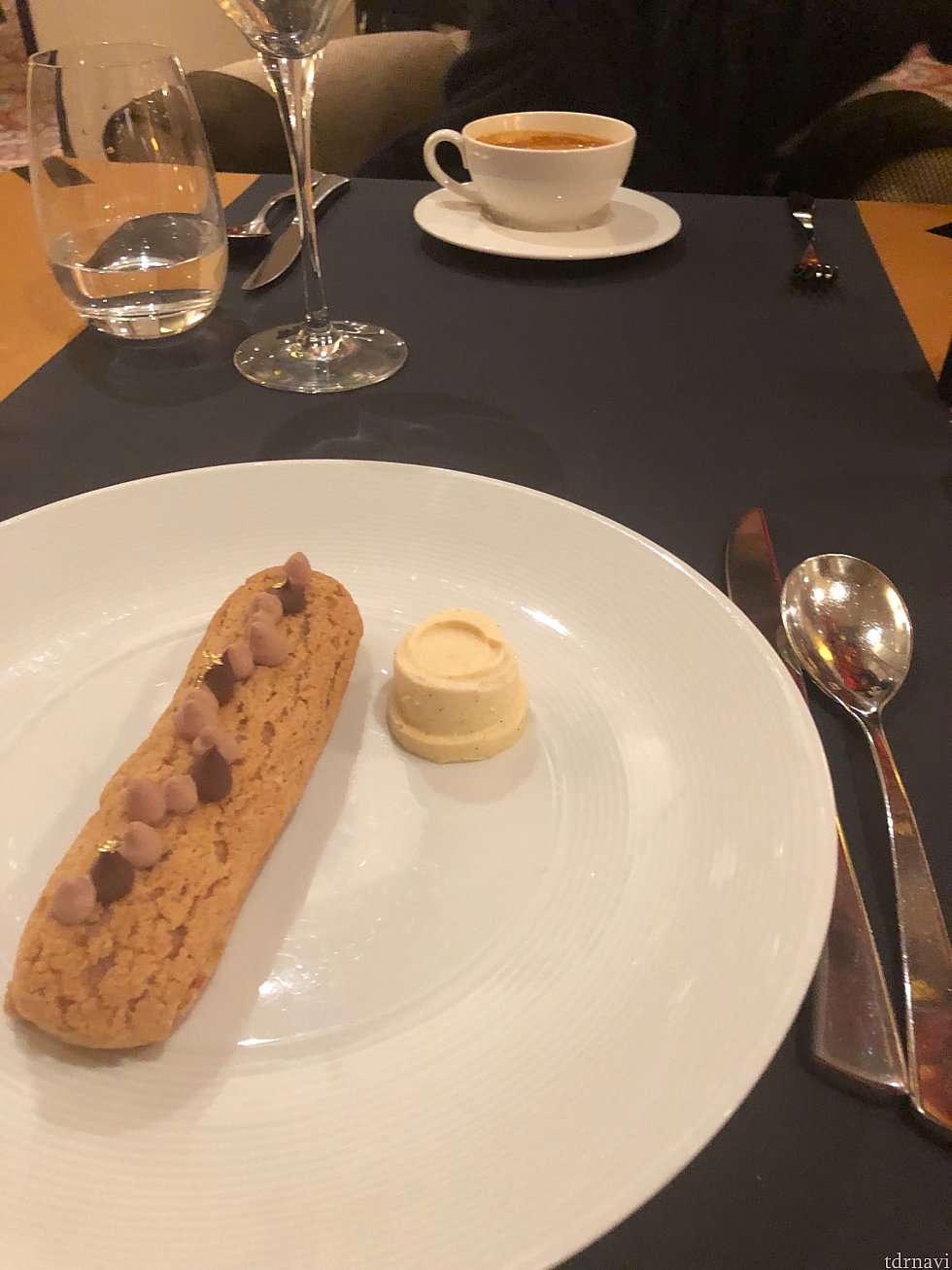 デザートはエクレアにしました🧁