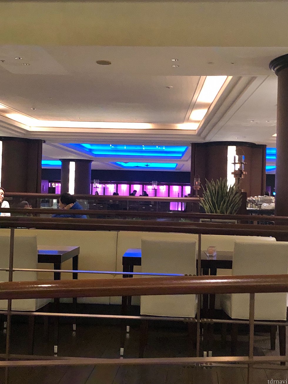 クロワッサンテイクアウトも出来ますが、店内て飲食