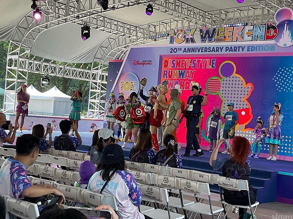 こちらは「ディズニースタイル・ラナウェイ・アワード」の濃いズートピアご一行。真ん中の人が濃いんですよ…グループ部門のダントツ優勝でした