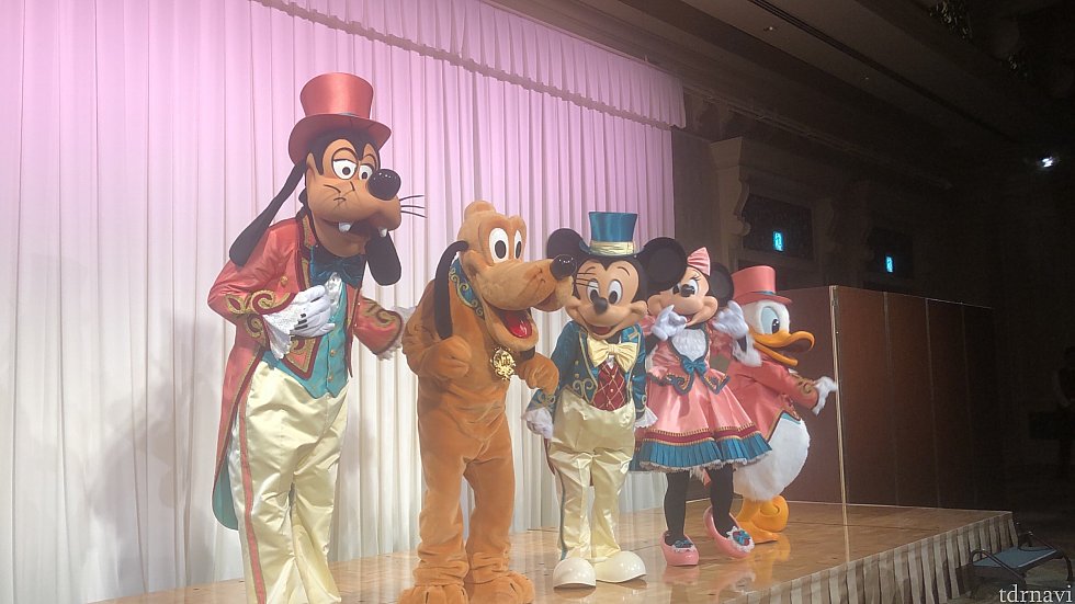 労働組合主催のイベントで
ディズニーランドホテルに
キャラクターグリーティングに行って来ました♪
