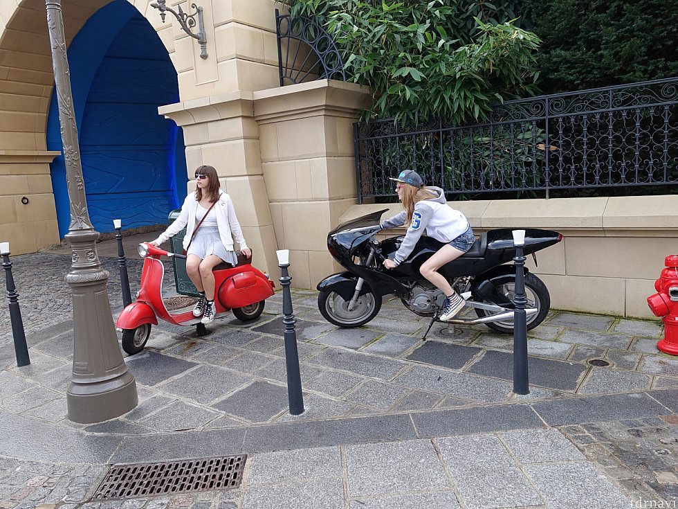 映画に登場したバイクに乗って記念撮影できますよ