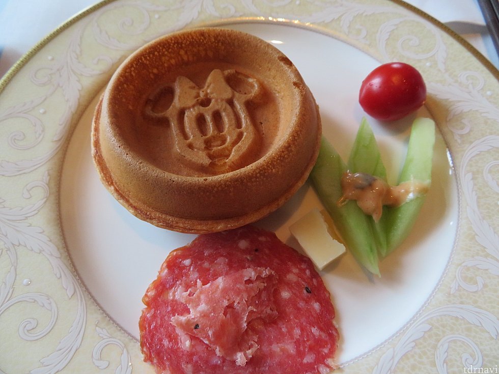 ミニーちゃんワッフルもありました(^-^;