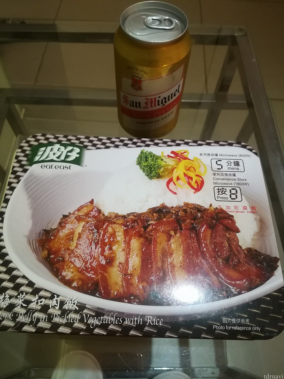 せっかくですから近所のセブンイレブンでチルド弁当買ってレンジで温めて食べてみました(笑)