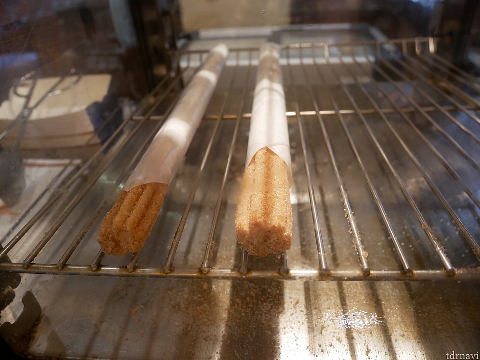 チュロスは他のとこで食べたら微妙でした😓たぶんお客様が少なくて相当放置されたチュロスです。土日で回転がよければ美味しいのかな😅