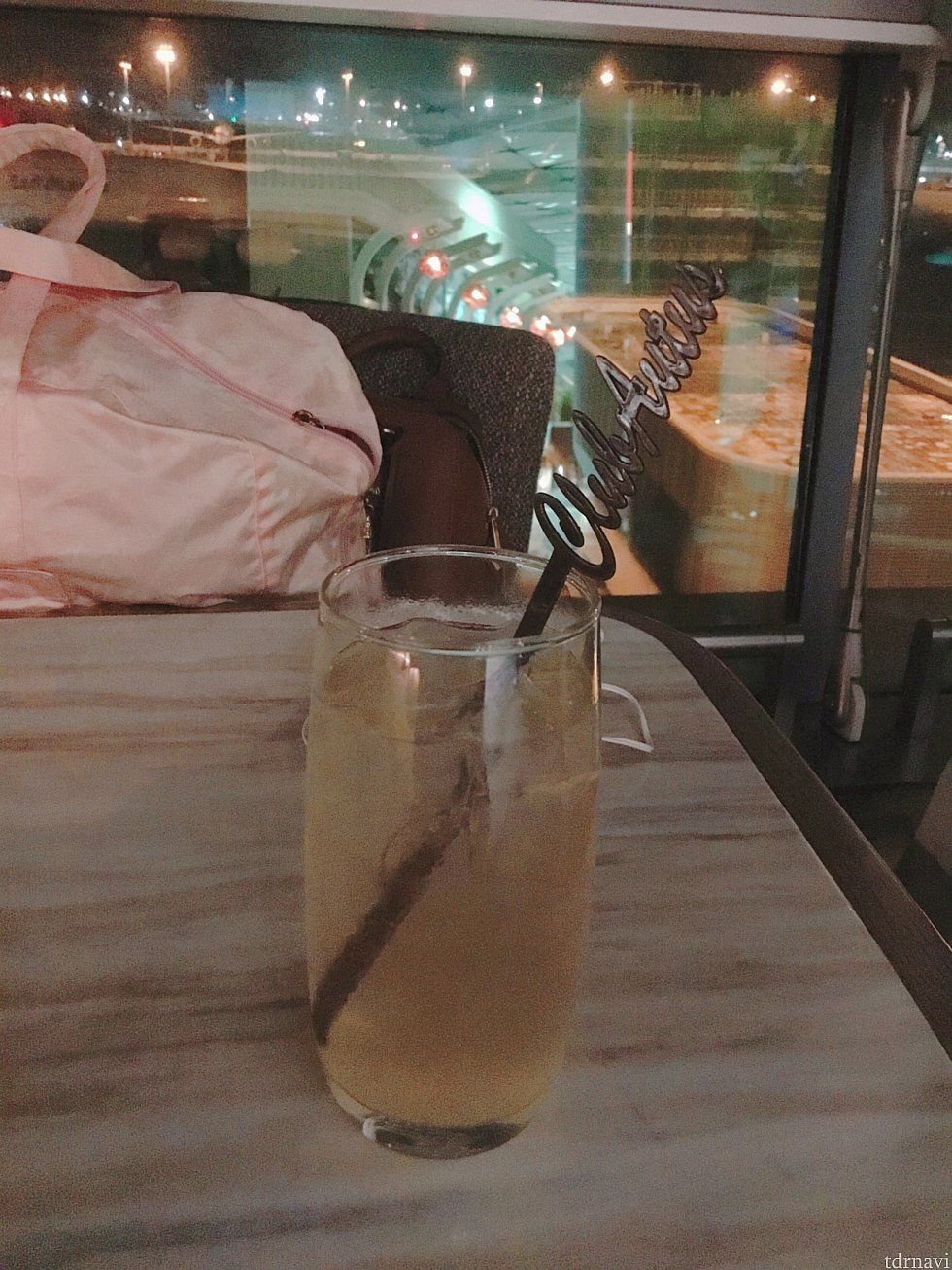 アルコールももちろん無料です😊
私はここ限定のカクテルを作っていただきました♬
もちろんみんな大好きビールもありますよ🍺
