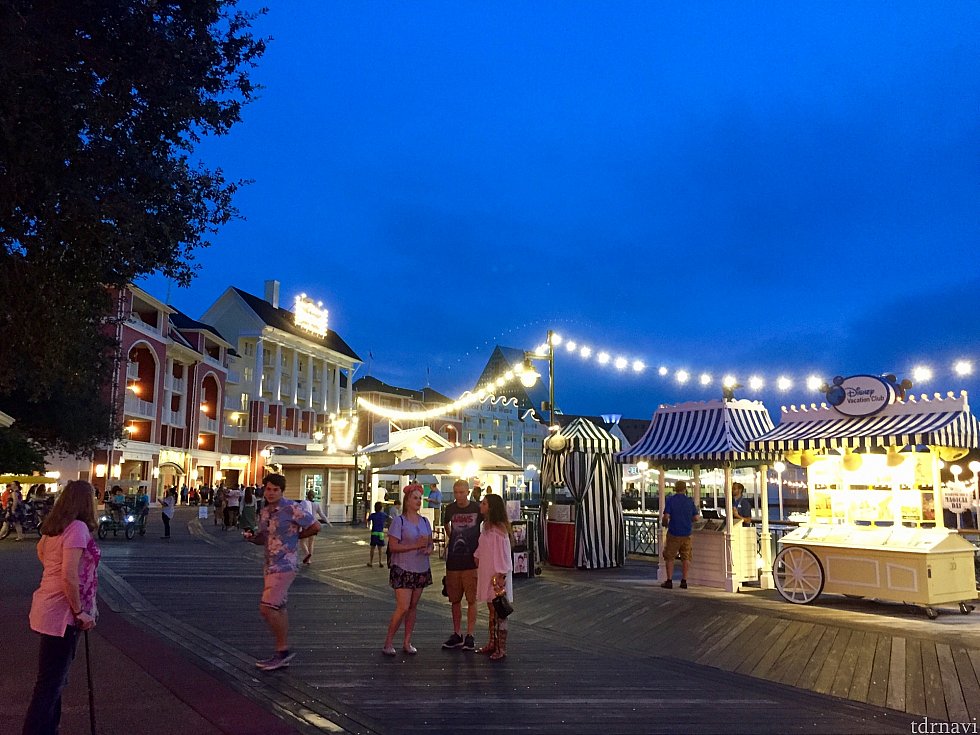 数多いディズニーリゾートの中でも、夜景が断然綺麗なのがこのボードウォークリゾート。