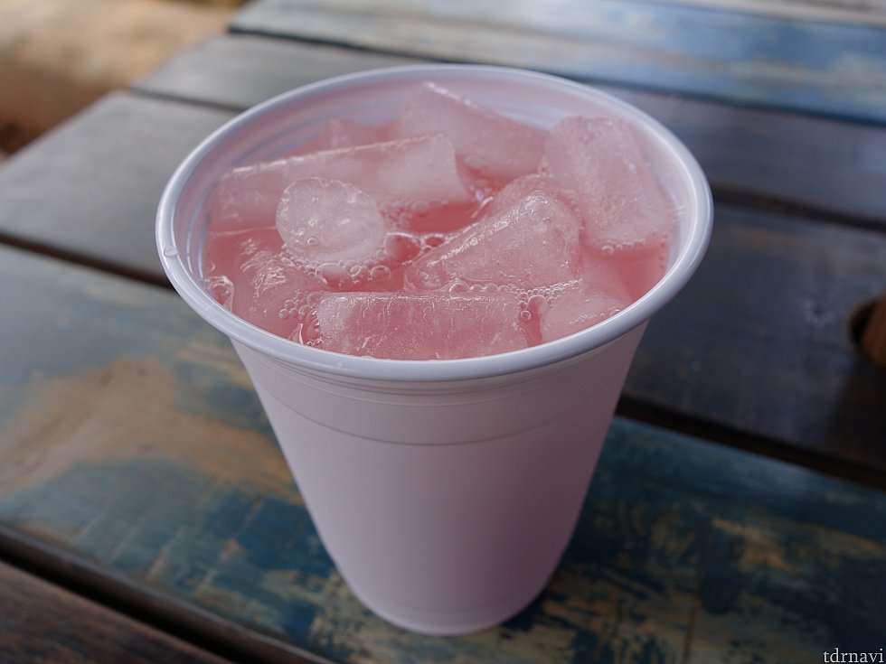 1軒目:WATERMELON LEMONADE 3.59ドル すいかとレモンの爽やかなドリンクです!WDWで一番のお気に入りドリンクになりました♪