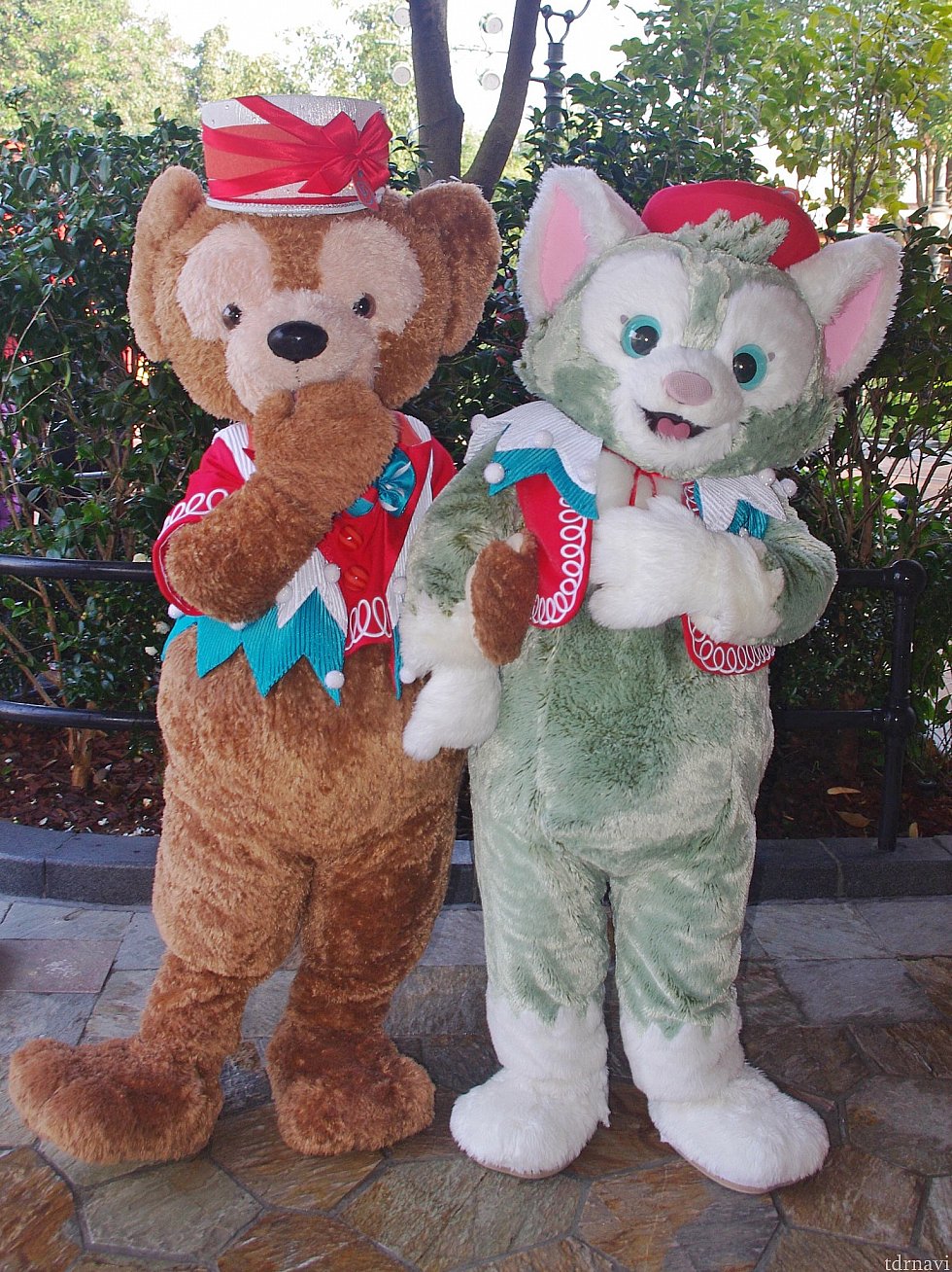 2日目(日曜日)
朝イチでダフジェラペア♡
8:40に並び、15分待ち