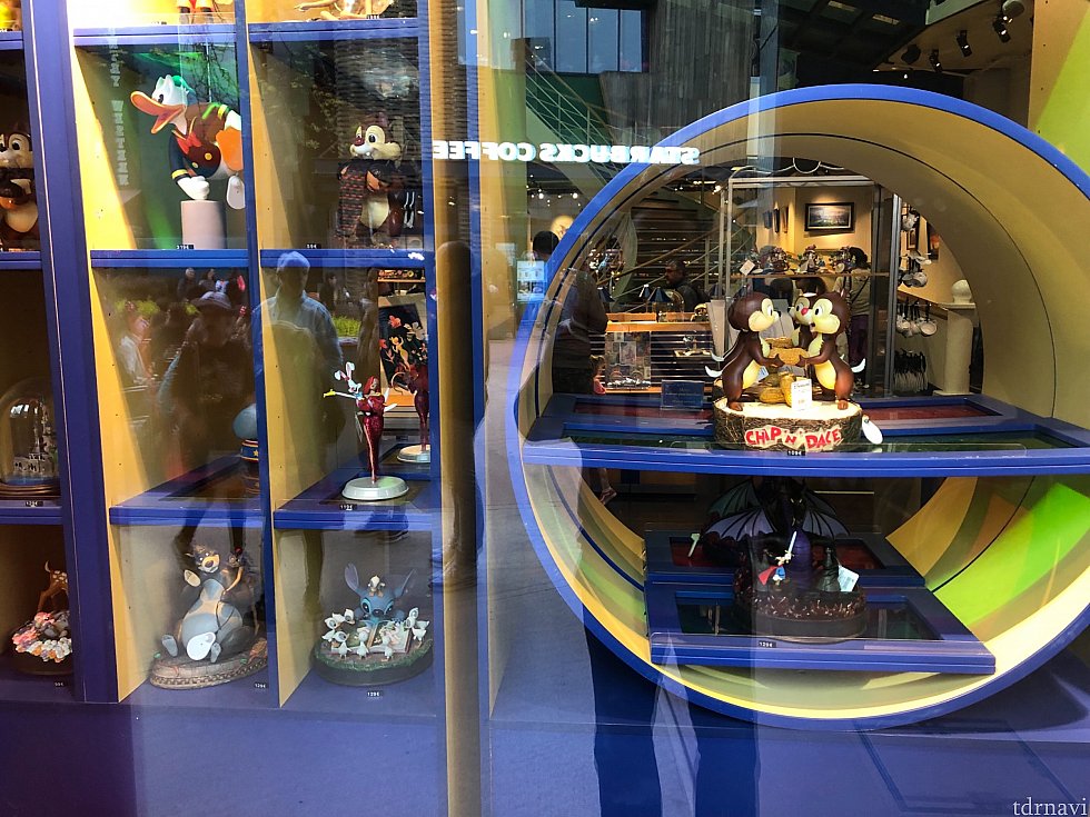 ディズニーのフィギュアの専門店もあります!