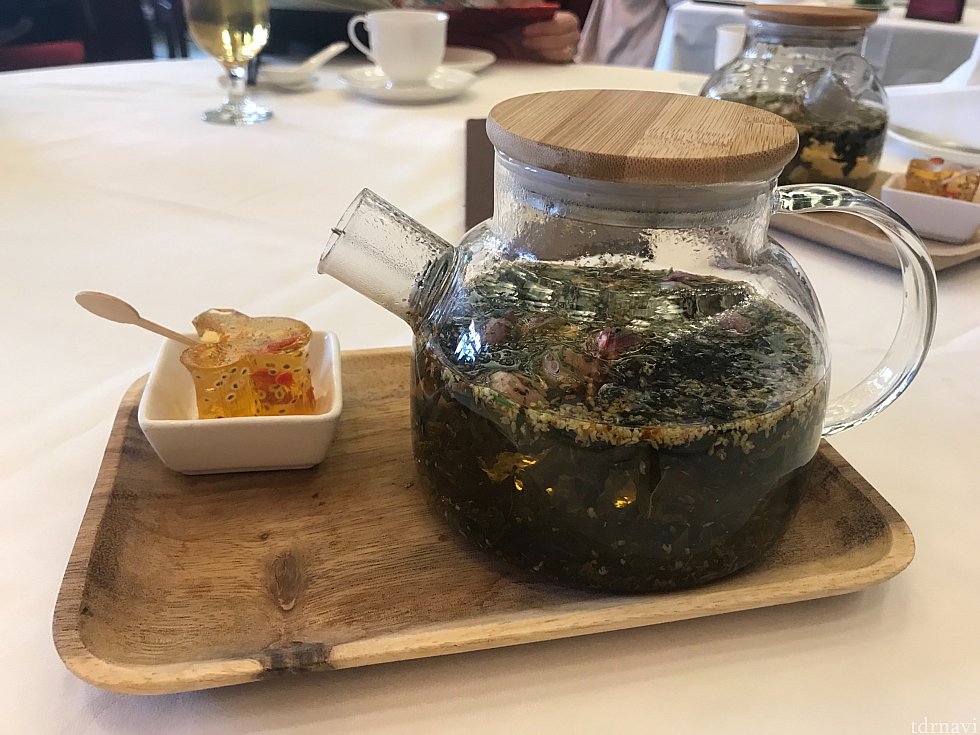 ジャスミン茶です。
何故かゼリー?もついてきました笑