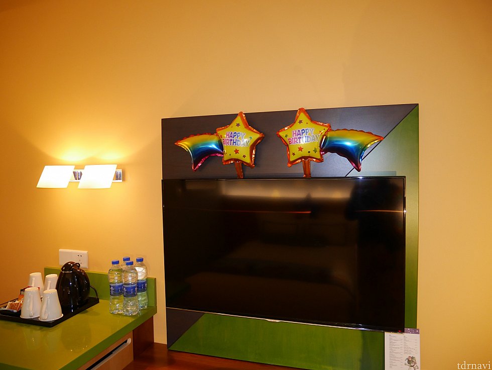 【バースデーデコレーション】テレビの上にも!