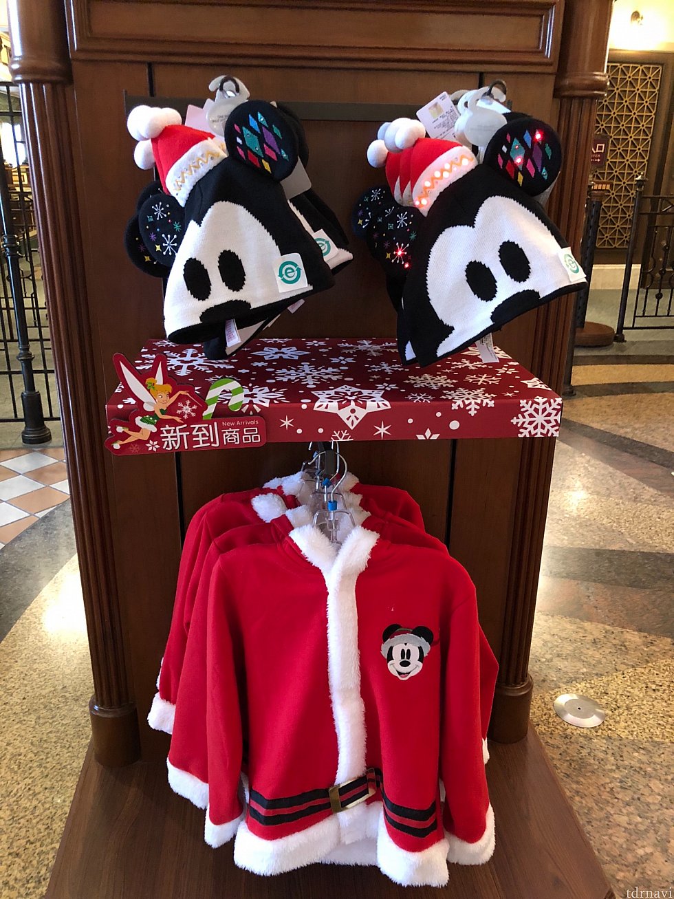 帽子は光ります!159元。
下の服は子供用 299元。フードにミッキーの耳が付いてました♡