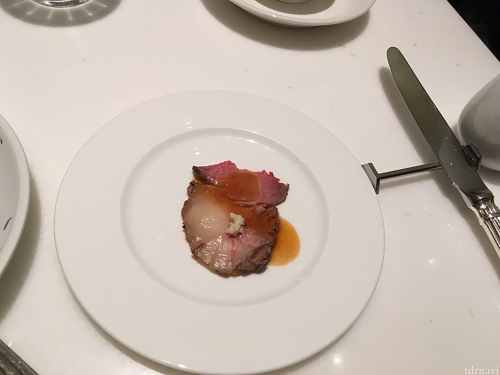 コースメニューに負けないお肉料理でした。