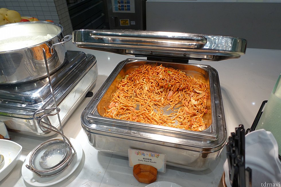 焼きそば。これは全会一致で僕らのお口に合わず。