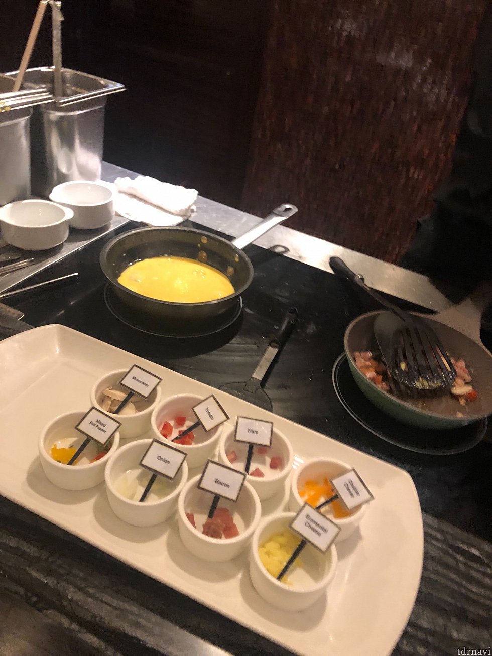オムレツ焼いてくれます。