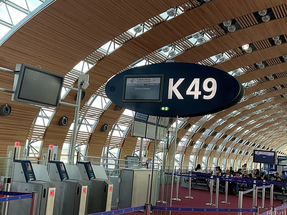 シャルル・ド・ゴール空港第二ターミナル。国際線のメインターミナルであるKから出発でした