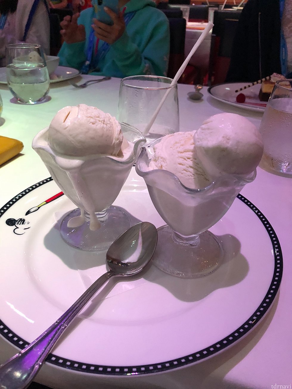 プリンアラモードバニラアイス添えのバニラアイスだけお願いしたら、頂いた大量のバニラアイスです。