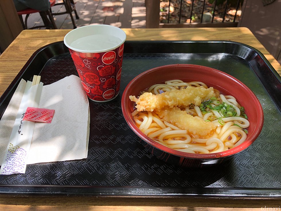 天ぷらうどんです。
若干割高ですが、間違いないお味ですよ!