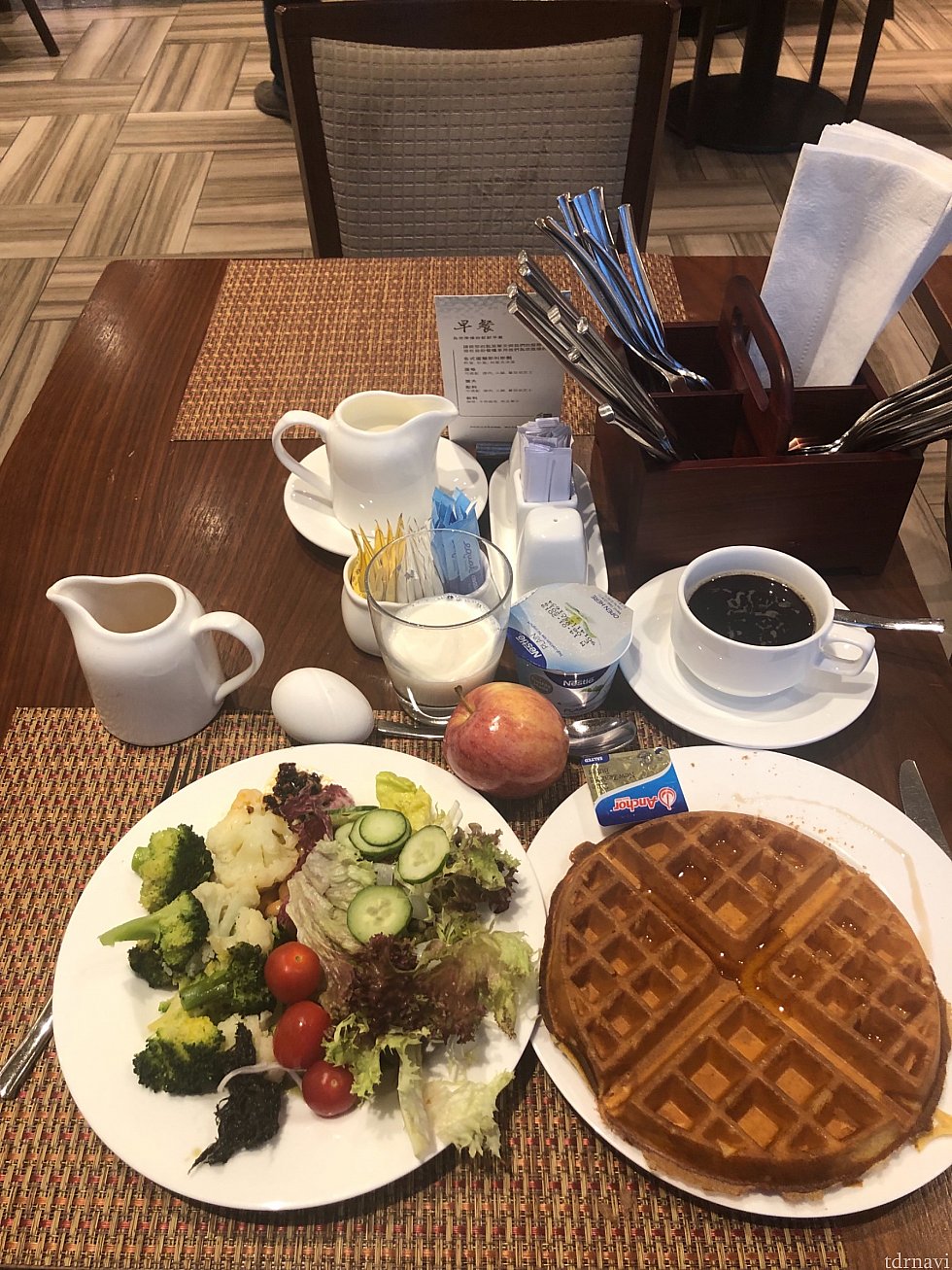 朝食は自分で焼くワッフルが楽しみで毎朝食べました