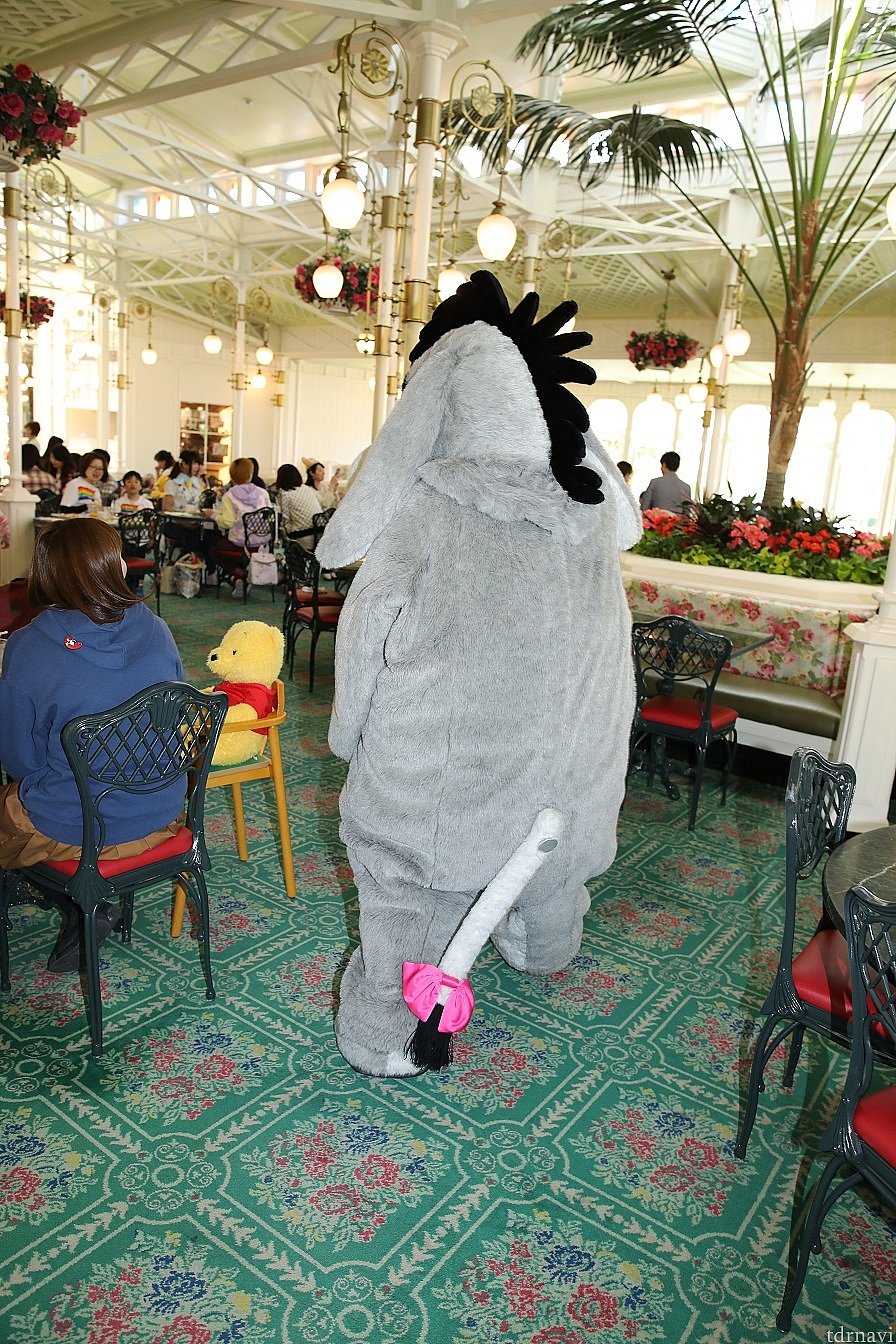 登場キャラクター④イーヨー何だか徘徊している様な歩き方で(笑)