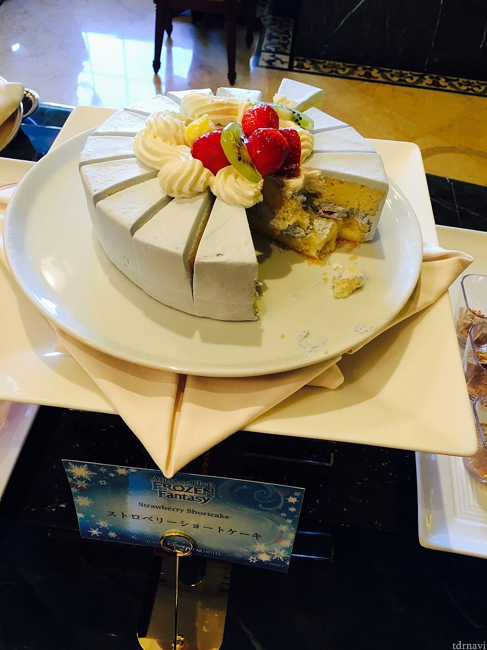 ショートケーキなのに水色。