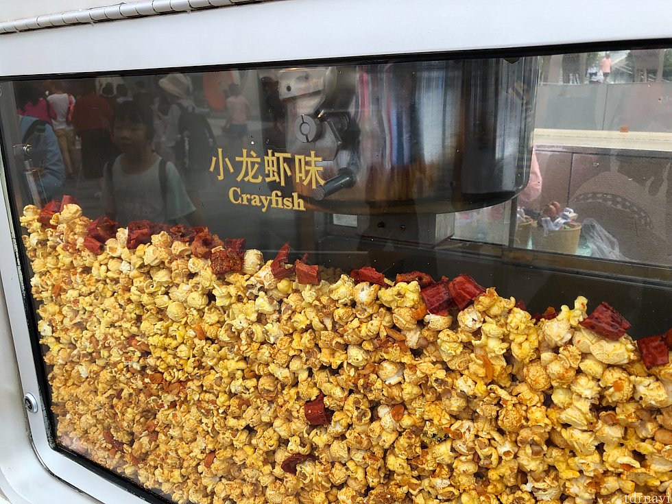 ザリガニ味!辛そうだけどビールに合いそう