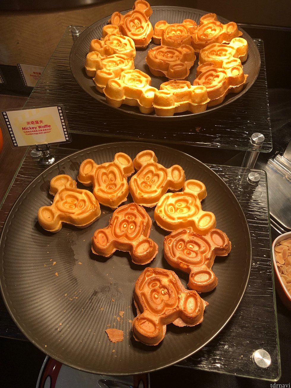 ミッキーのワッフルも。