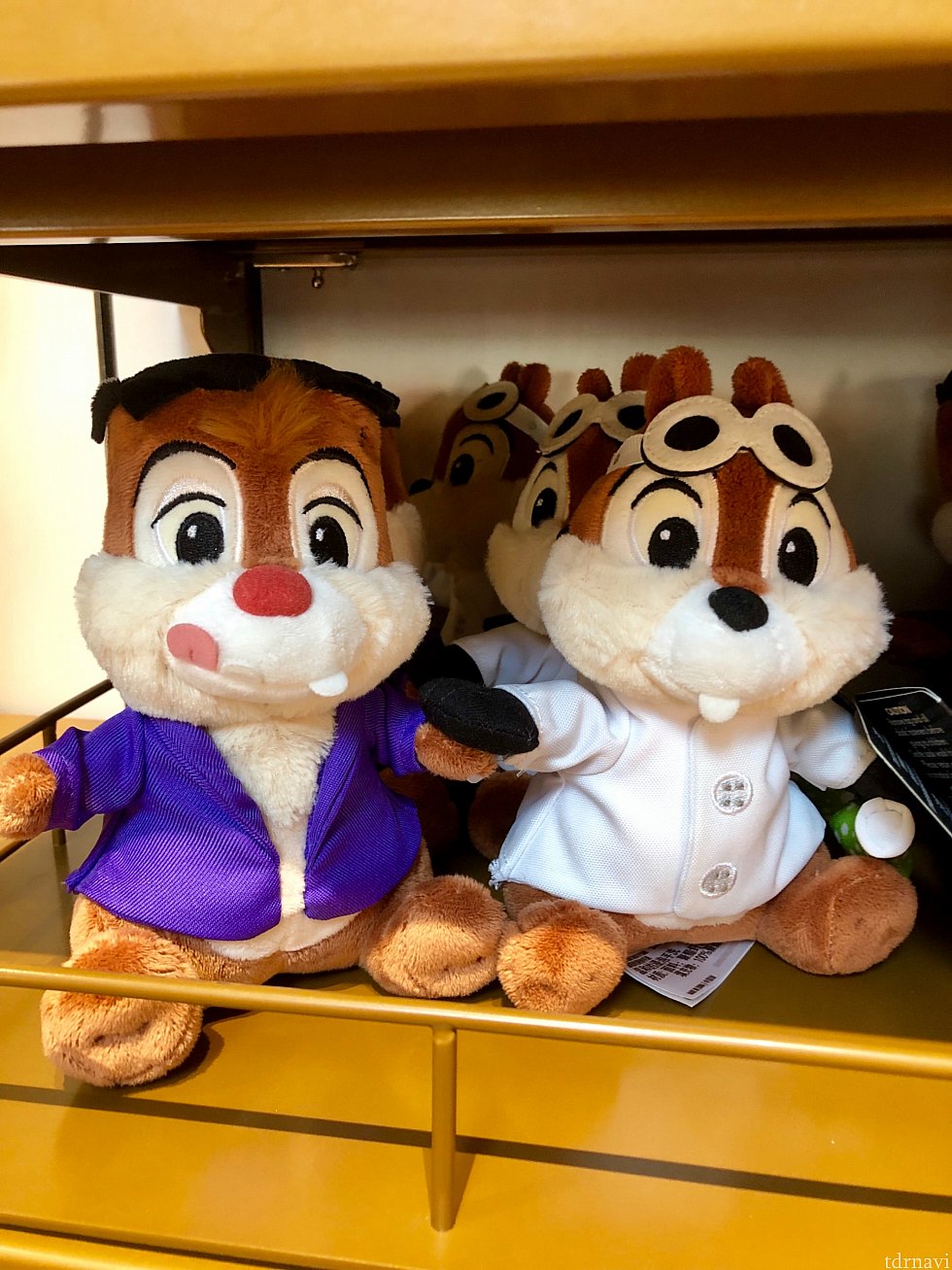 チップとデールはもしかしてフランケンと博士?$29.99で他のキャラのぬいぐるみより高いのでペアでこのお値段かと。